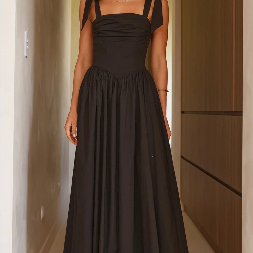 Sophisticated Black Maxi Dress